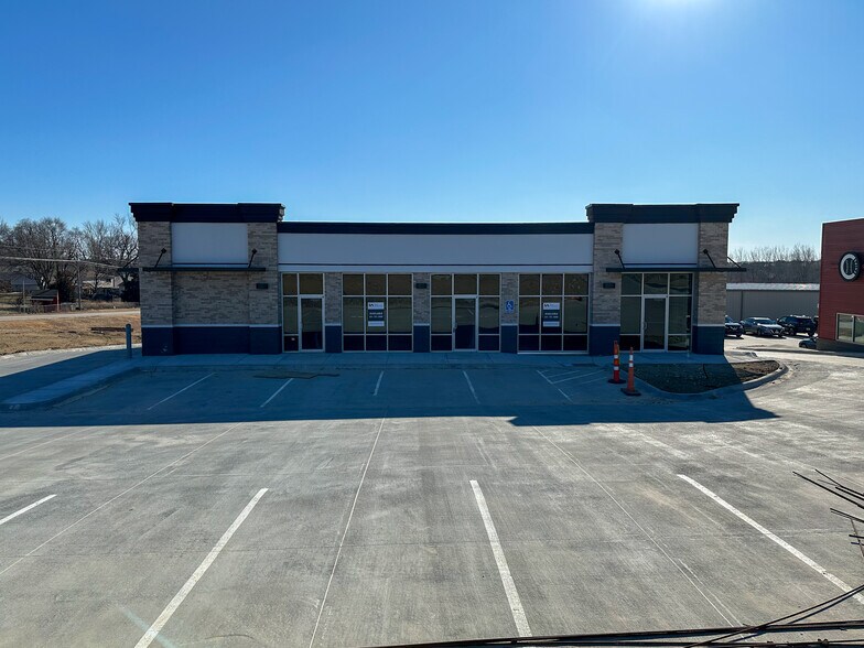 19205 Grant Ave, Elkhorn, NE à louer - Photo de l’immeuble – Image 2 sur 17