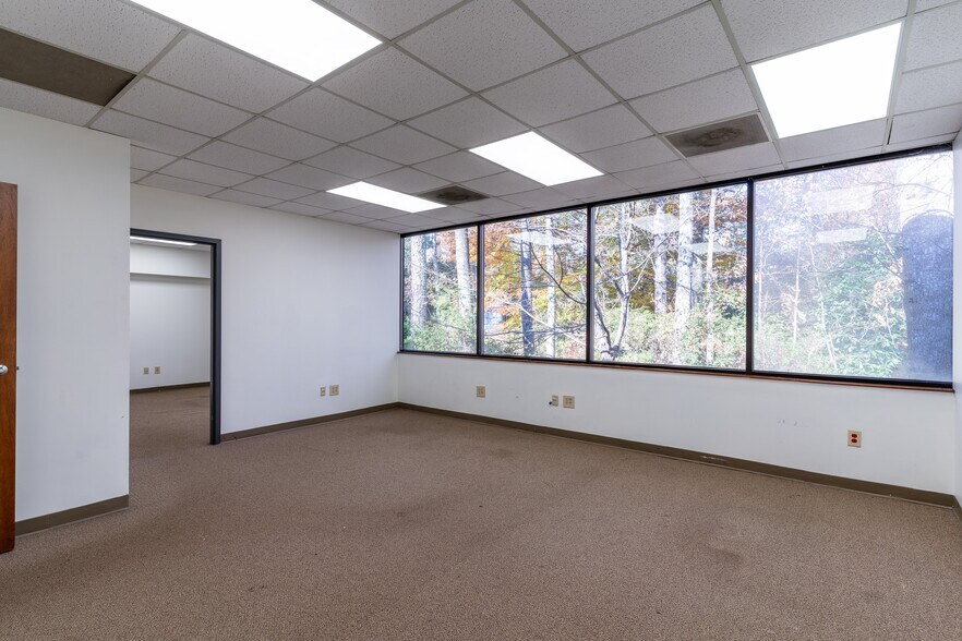 11420 Johns Creek Pky, Duluth, GA à louer - Photo de l’immeuble – Image 2 sur 21