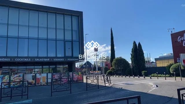 Local commercial dans Avignon à louer - Photo de l’immeuble – Image 3 sur 29