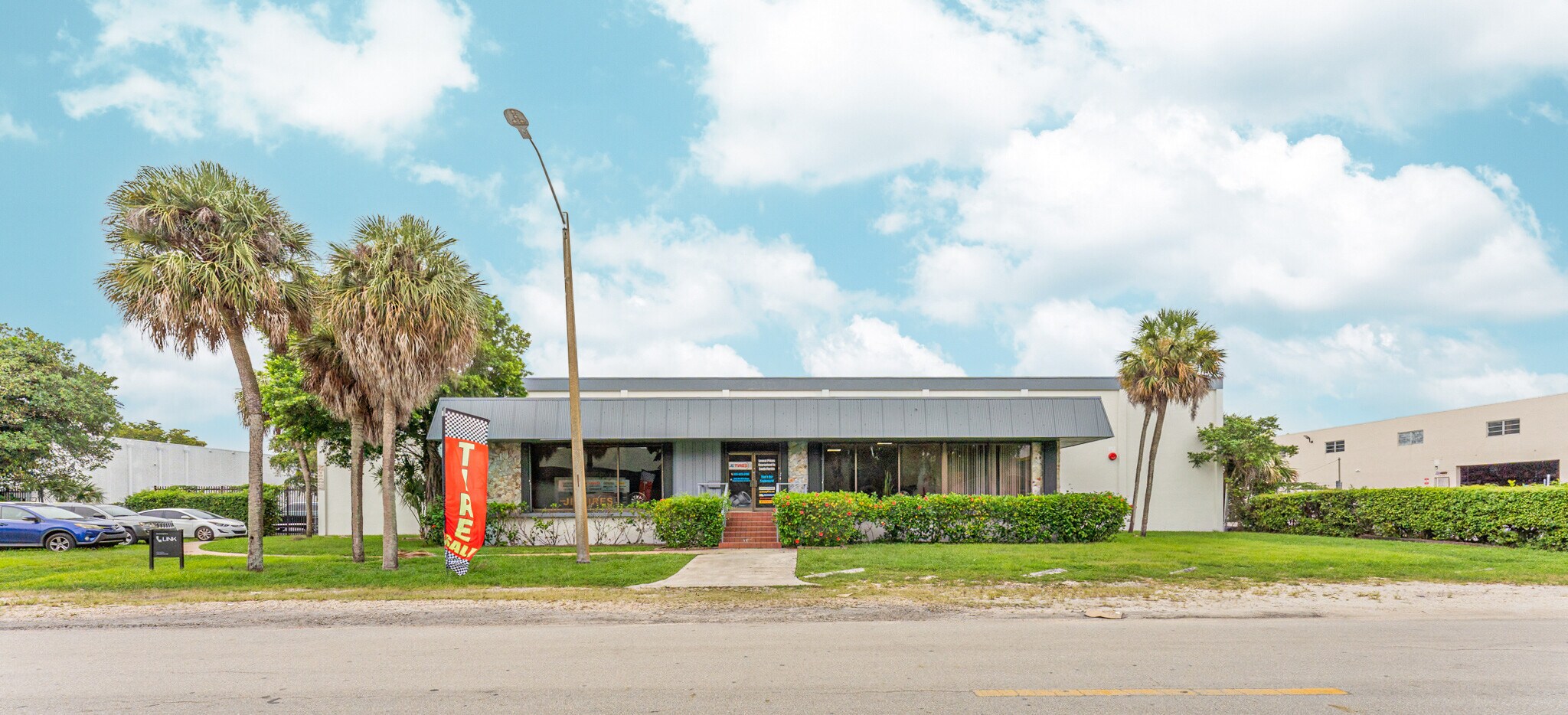 5280 NW 165th St, Hialeah, FL à louer Photo de l’immeuble– Image 1 sur 16