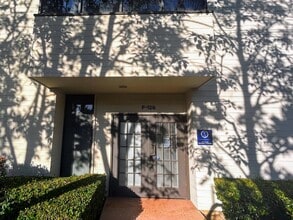 3151 Airway Ave, Costa Mesa, CA à louer Photo de l’immeuble– Image 2 sur 19