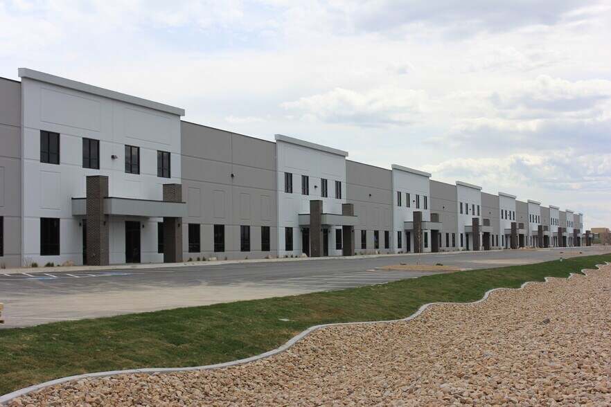 1250 N Flyer Way, Salt Lake City, UT à louer - Photo principale – Image 1 sur 4