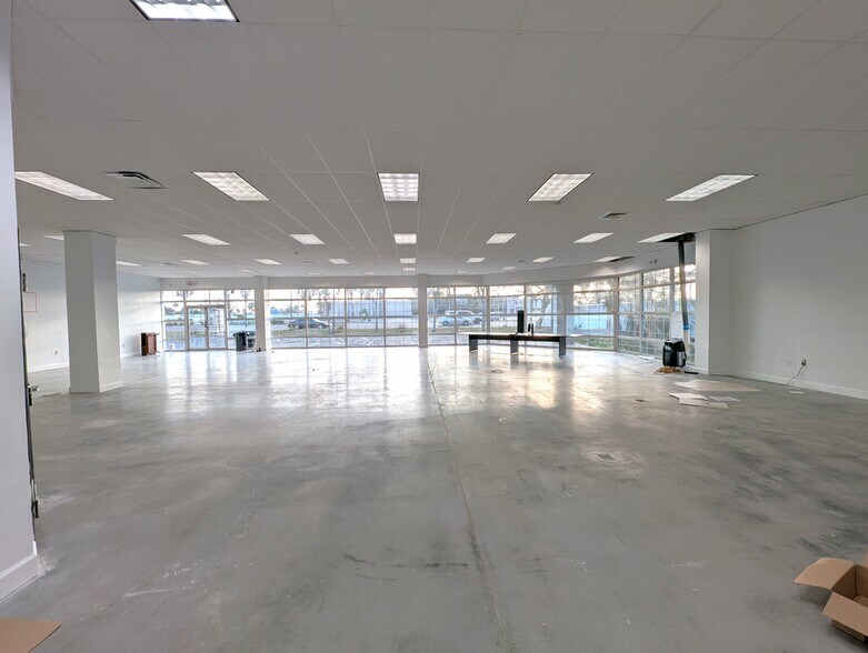 901 N Missouri Ave, Largo, FL à louer - Photo intérieure – Image 3 sur 23