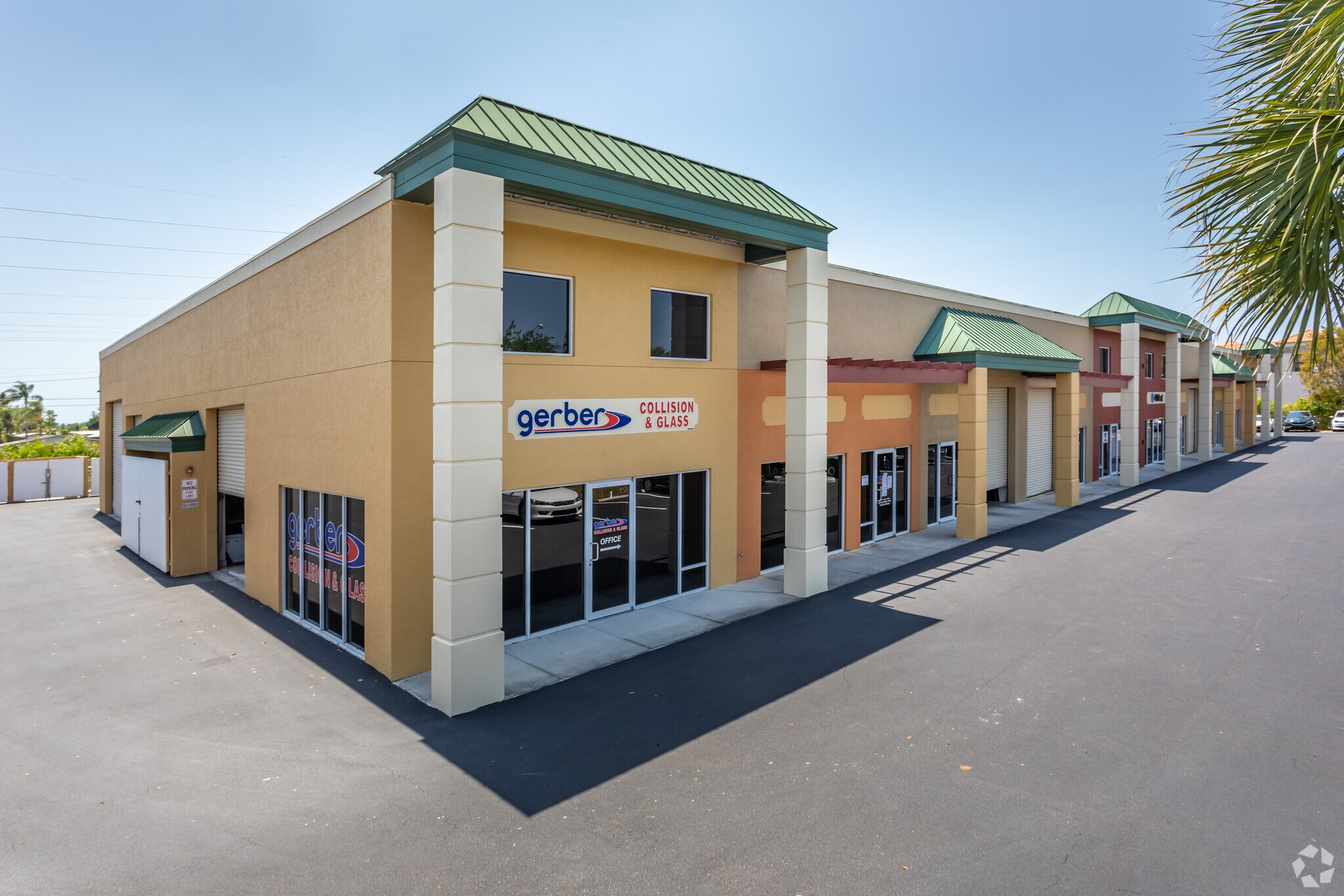 1030 Collier Center Way, Naples, FL à louer Photo principale– Image 1 sur 6