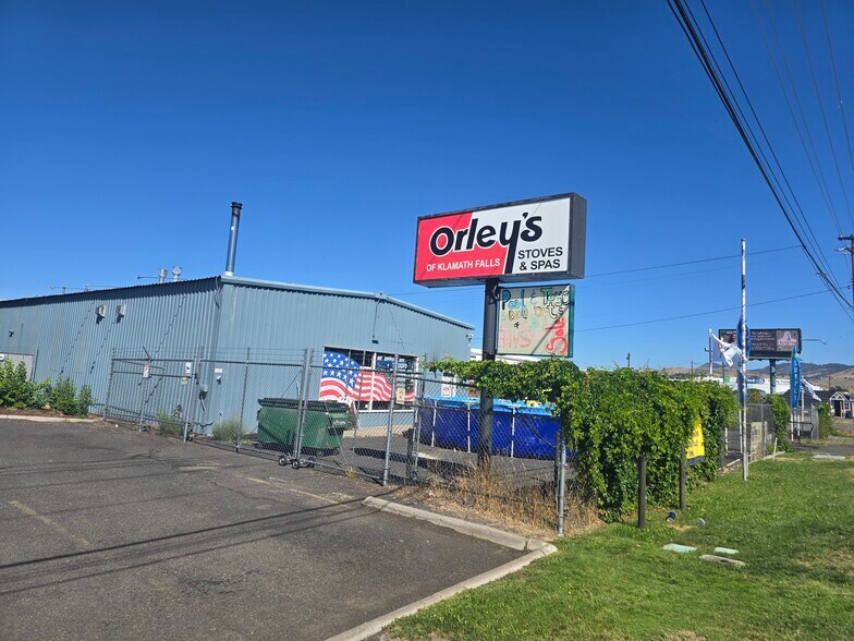 2120 Washburn Way, Klamath Falls, OR à vendre - Photo de l’immeuble – Image 2 sur 4