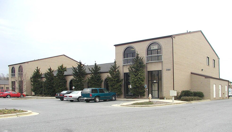 7469-7475 Old Alexandria Ferry Rd, Clinton, MD à louer - Photo de l’immeuble – Image 2 sur 5