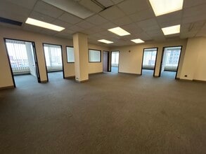 701 Lee St, Des Plaines, IL à louer Photo de l’immeuble– Image 2 sur 3