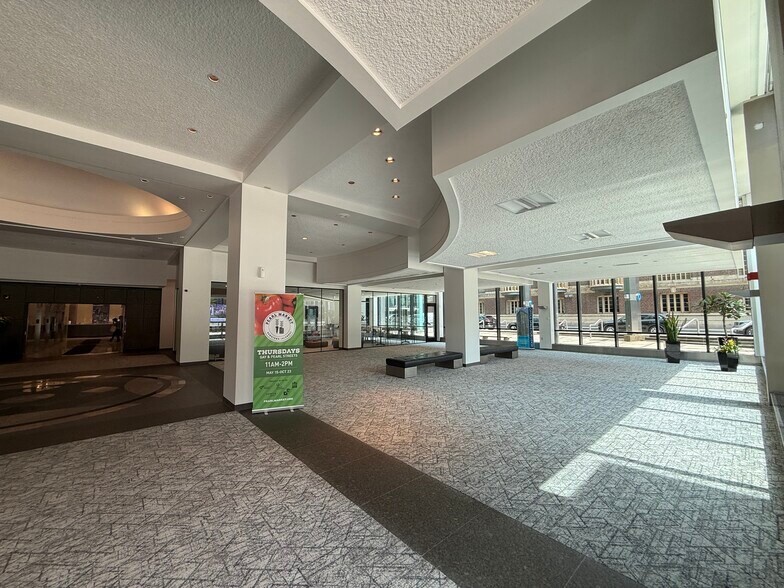 100 E Broad St, Columbus, OH à louer - Photo de l’immeuble – Image 3 sur 3