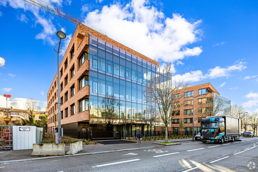 10 Rue Joannès Carret, Lyon à louer - Photo de l’immeuble – Image 2 sur 3