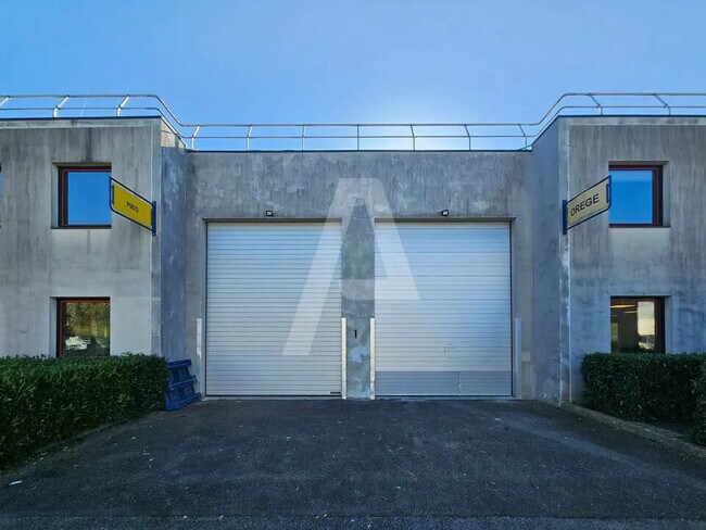 Plus de détails pour Local d'activités à louer