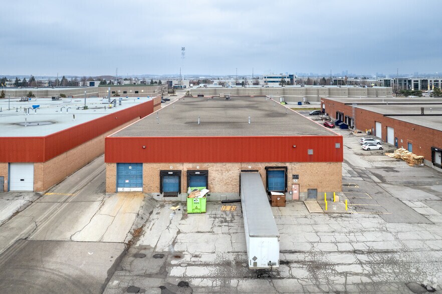 65 Courtland Ave, Vaughan, ON à louer - Photo de l’immeuble – Image 2 sur 3