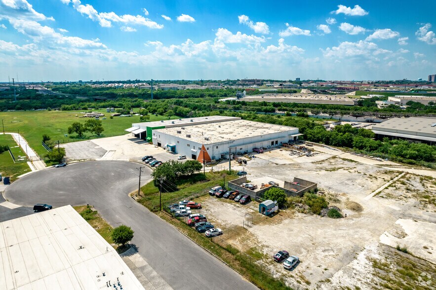 3003-3015 Aniol St, San Antonio, TX à louer - Photo de l’immeuble – Image 3 sur 7