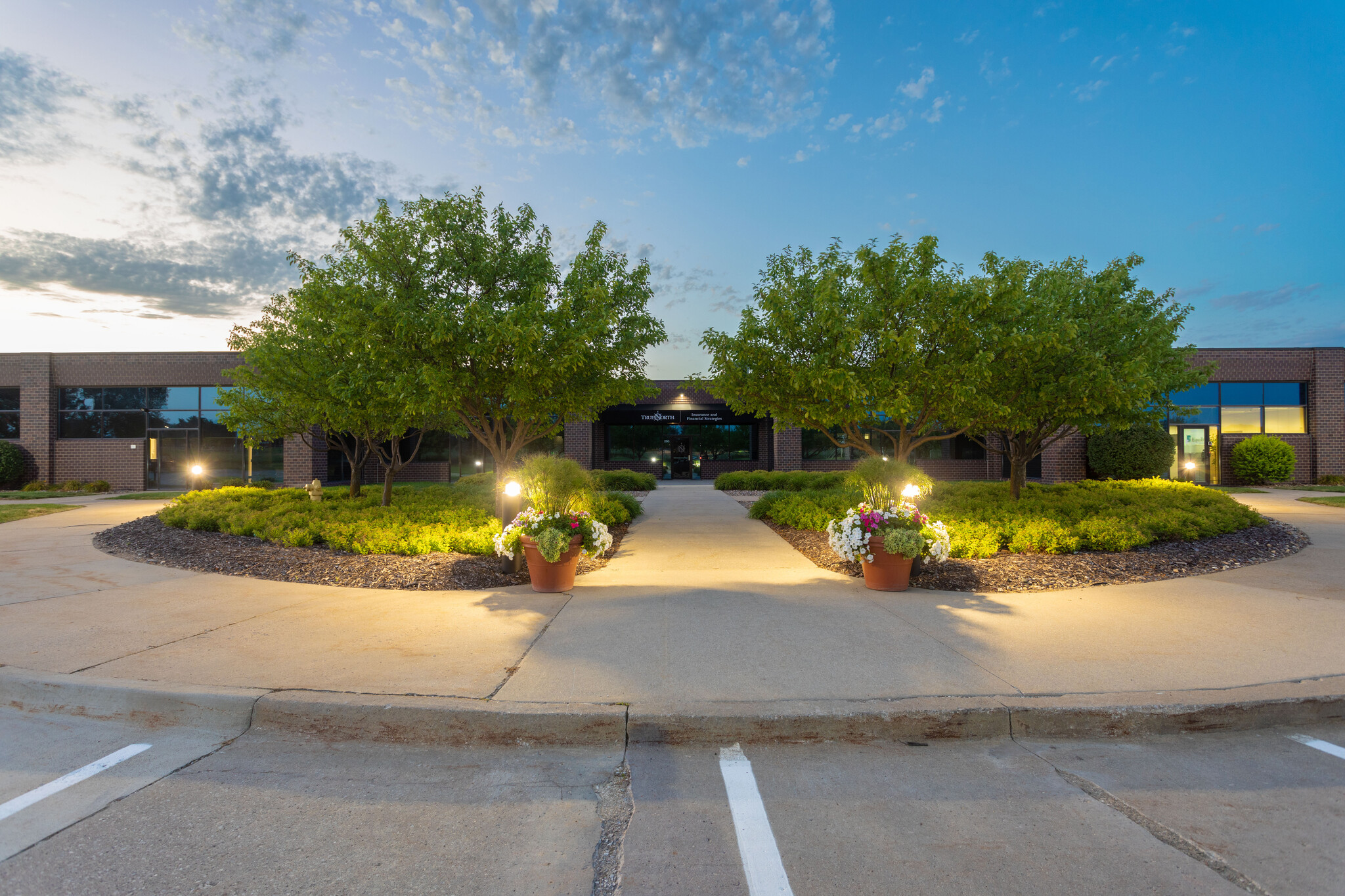 6800 Lake Dr, West Des Moines, IA à louer Photo de l’immeuble– Image 1 sur 10