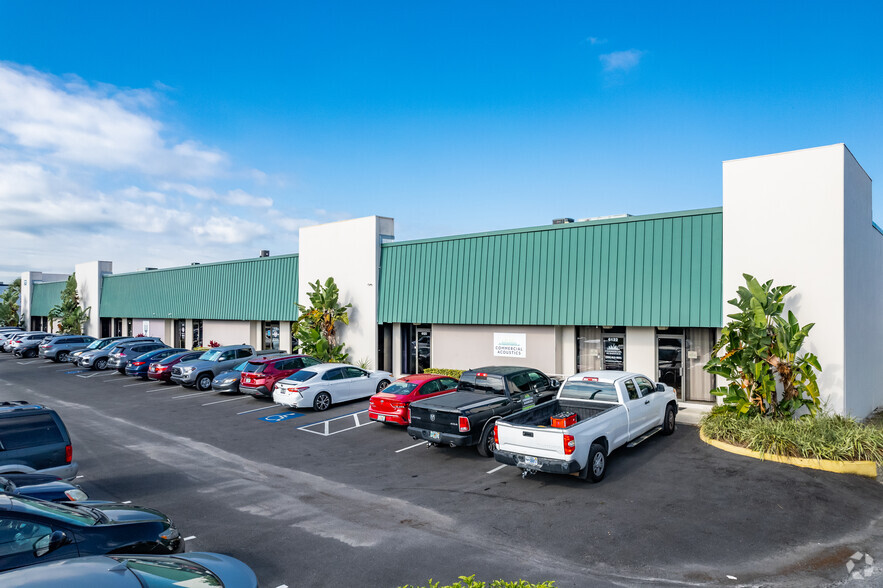 6001-6029 Jet Port Industrial Blvd, Tampa, FL à louer - Photo de l’immeuble – Image 1 sur 11