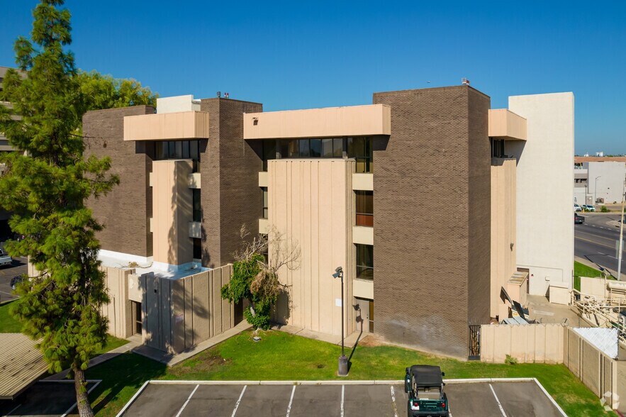 515 W Buckeye Rd, Phoenix, AZ à louer - Photo de l’immeuble – Image 1 sur 5