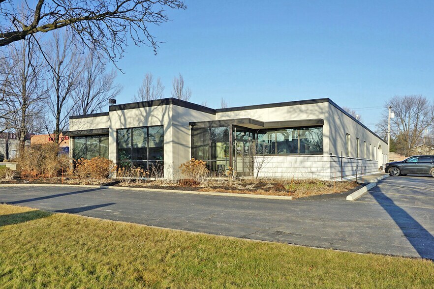 42714 Woodward Ave, Bloomfield Hills, MI à louer - Photo de l’immeuble – Image 2 sur 3