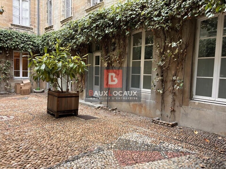 Bureau dans Avignon à vendre - Photo de l’immeuble – Image 3 sur 3