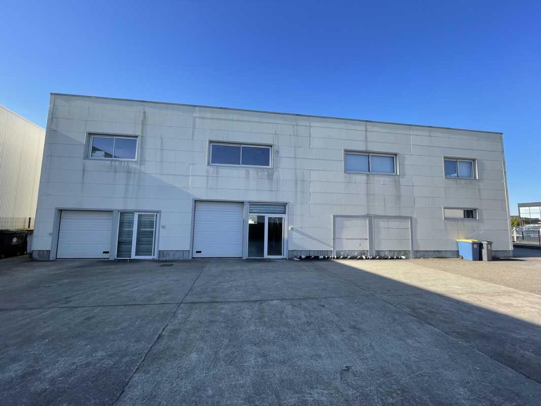 Local d’activités dans Saint-Jacques-sur-Darnétal à louer Photo de l’immeuble– Image 1 sur 8