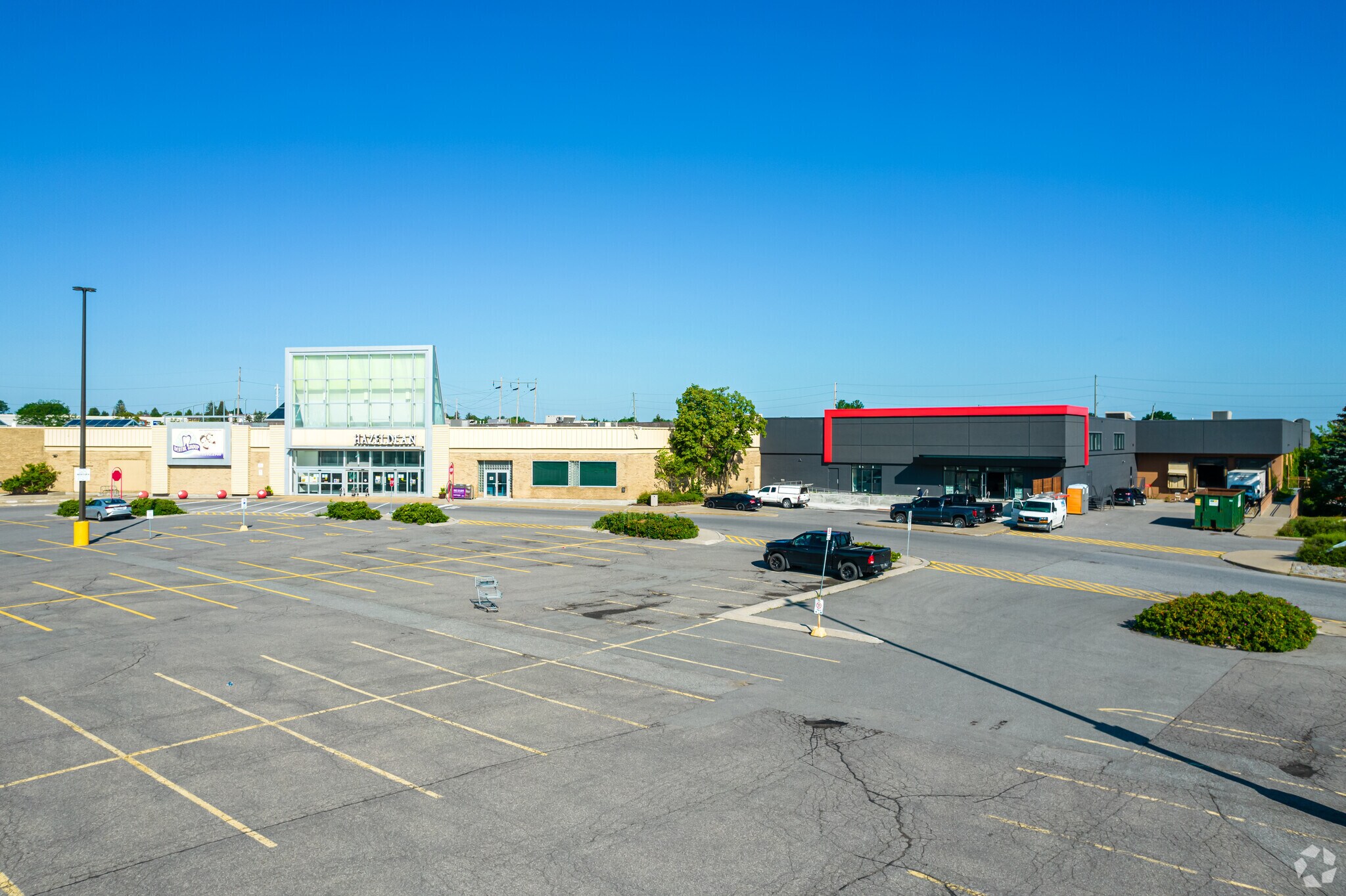 300 Eagleson Rd, Ottawa, ON à louer Photo de l’immeuble– Image 1 sur 2