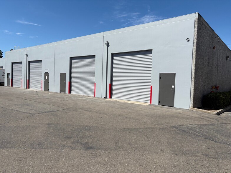 2538 N West Ln, Stockton, CA à louer - Photo de l’immeuble – Image 2 sur 4