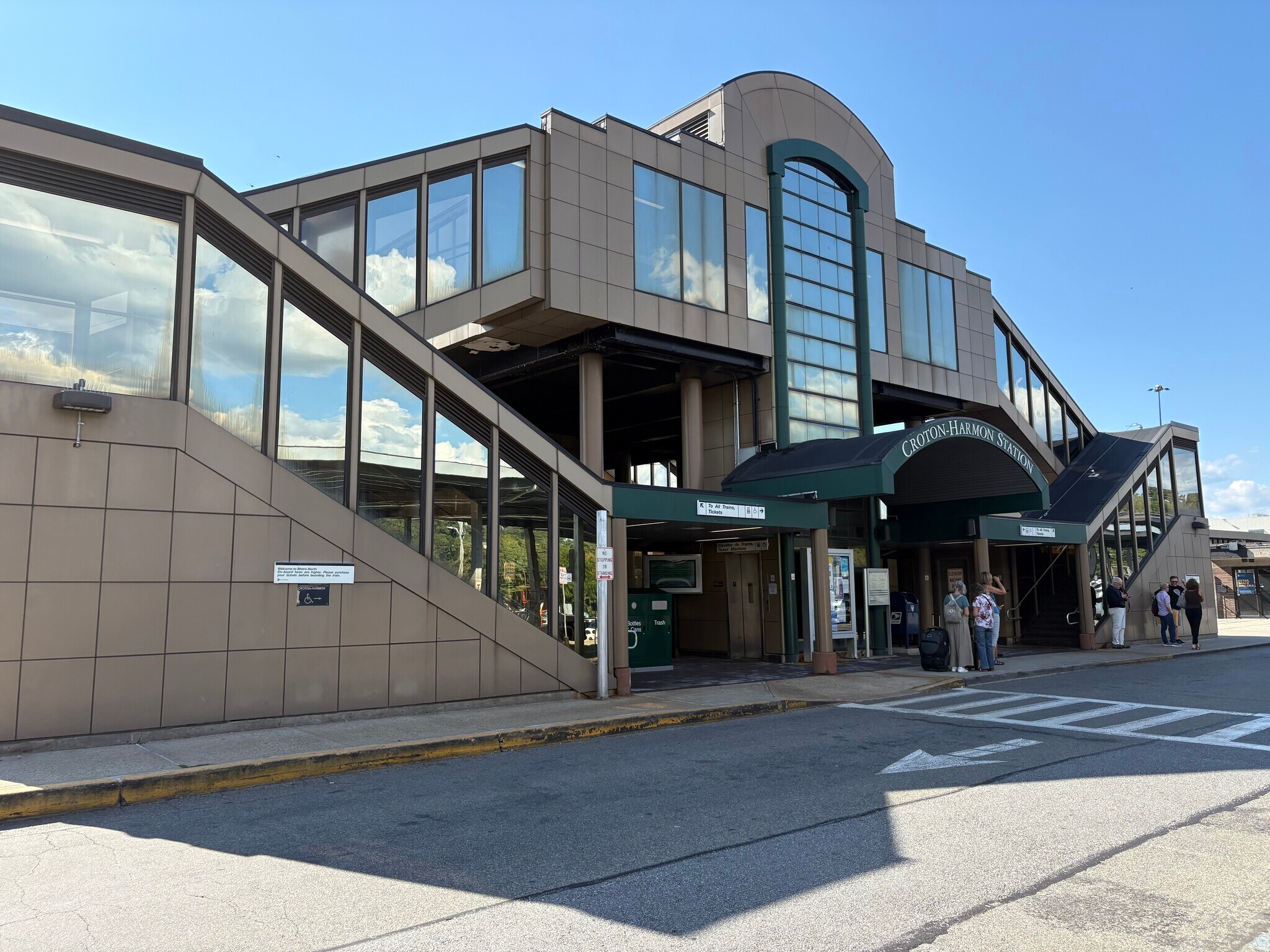 1 Croton Point Ave, Croton On Hudson, NY à louer Photo principale– Image 1 sur 9