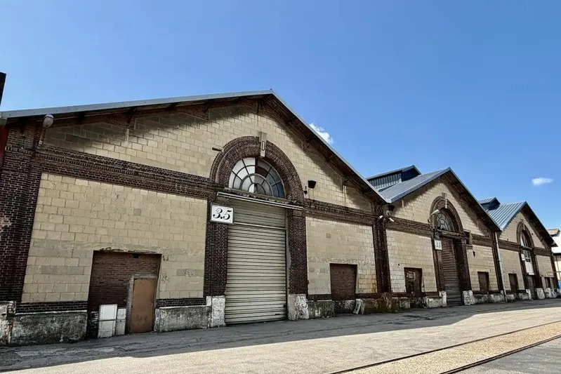 Industriel/Logistique dans Le Havre à vendre - Photo de l’immeuble – Image 2 sur 9