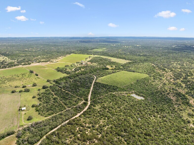 547 County Road 3401, Hondo, TX à vendre - Photo de l’immeuble – Image 1 sur 10