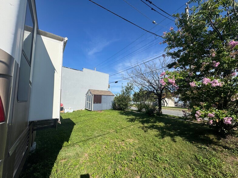 8 Iroquois St, Staten Island, NY à vendre - Photo de l’immeuble – Image 2 sur 4