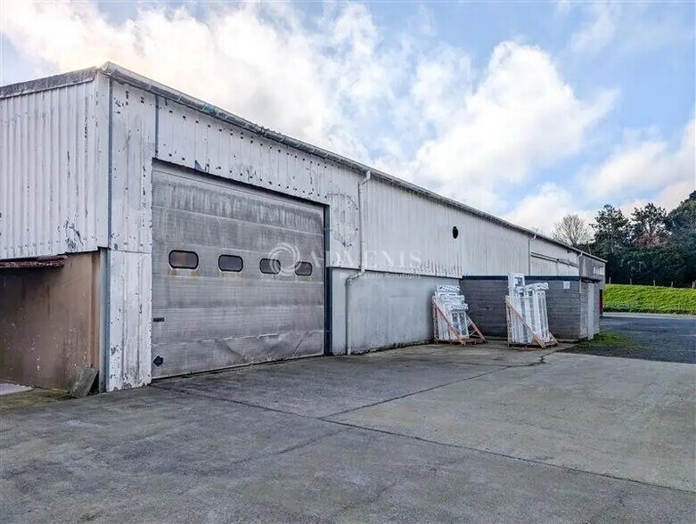 Local d'activités dans Langueux à vendre - Photo de l’immeuble – Image 3 sur 11