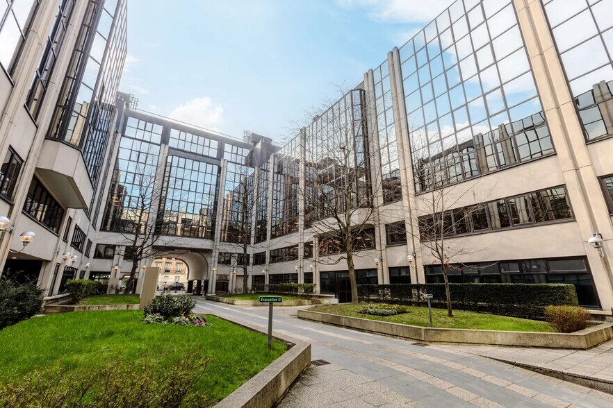 Bureau dans Boulogne-Billancourt à louer - Photo de l’immeuble – Image 1 sur 13