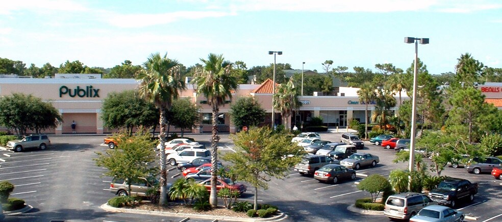 7777 N Wickham Rd, Melbourne, FL à louer - Photo de l’immeuble – Image 2 sur 6