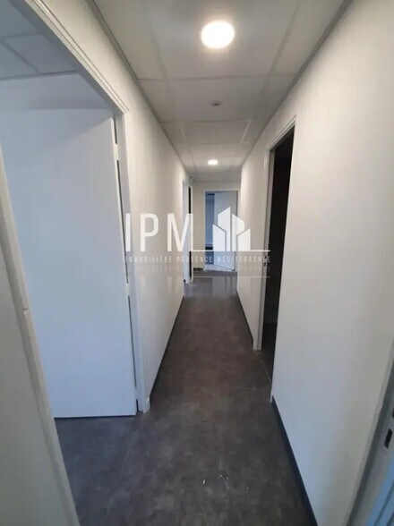 Bureau dans Aubagne à louer - Photo de l’immeuble – Image 3 sur 3