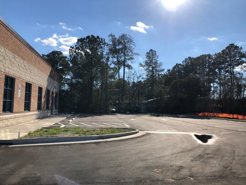 1210 Country Club, Jacksonville, NC à vendre - Photo de l’immeuble – Image 2 sur 4