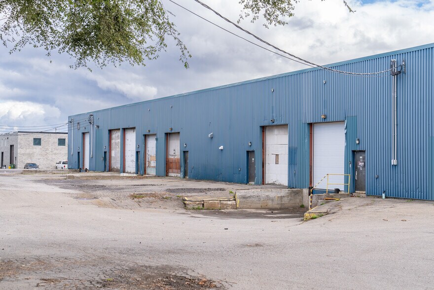 155-165 Av Labrosse, Pointe-claire, QC à louer - Photo de l’immeuble – Image 3 sur 12