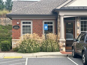 514 W Maple St, Cumming, GA à louer Photo intérieure– Image 1 sur 15