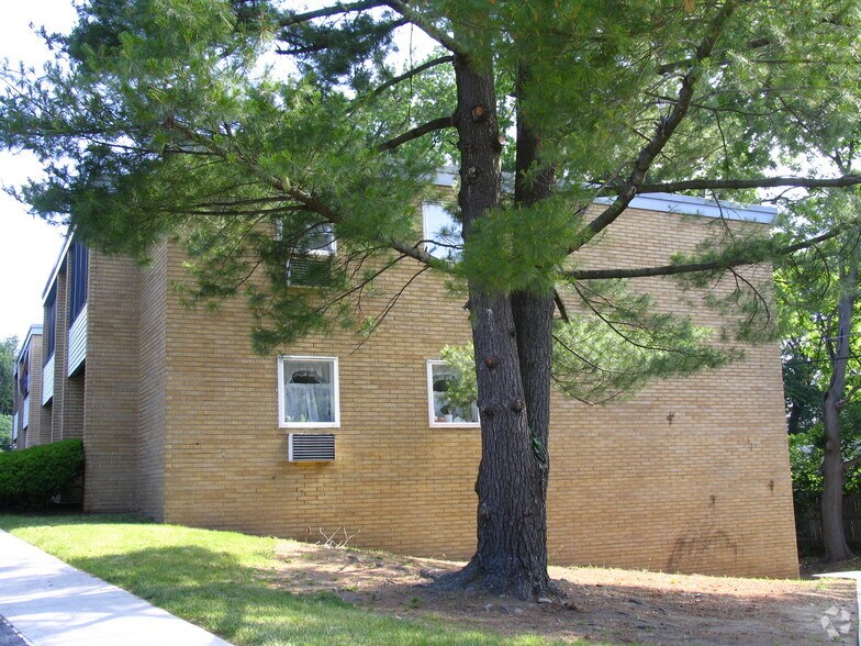 31 Forbus St, Poughkeepsie, NY à vendre - Photo de l’immeuble – Image 2 sur 3