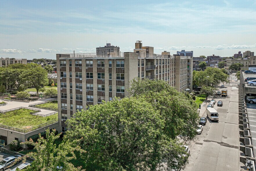 33 N Third Ave, Mount Vernon, NY à vendre - Photo de l’immeuble – Image 2 sur 5