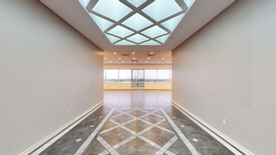 4265 San Felipe St, Houston, TX à louer Numérisation 3D Matterport– Image 1 sur 9