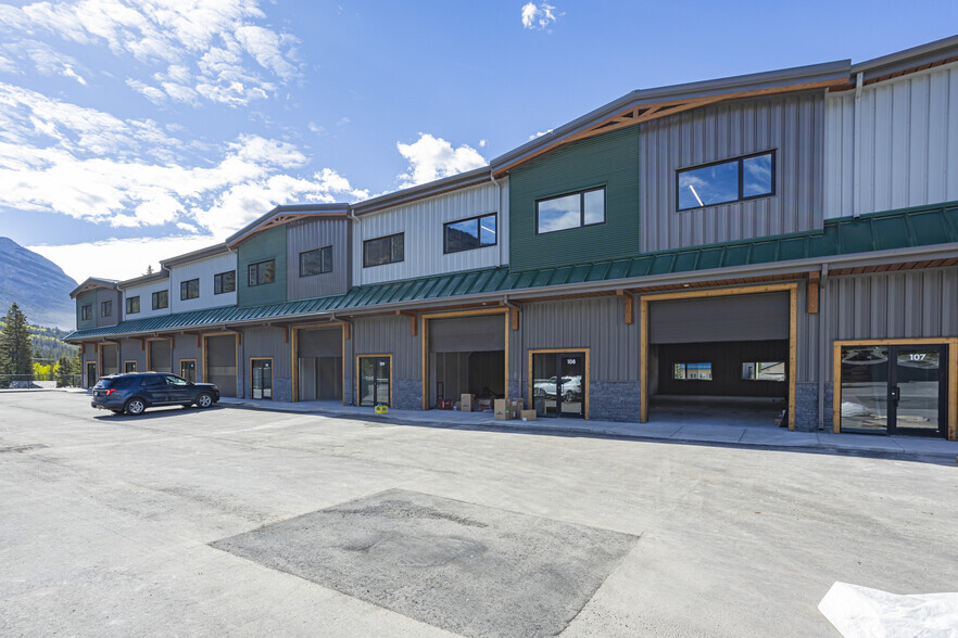 100 Alpine Mdws, Canmore, AB à louer - Photo de l’immeuble – Image 2 sur 5