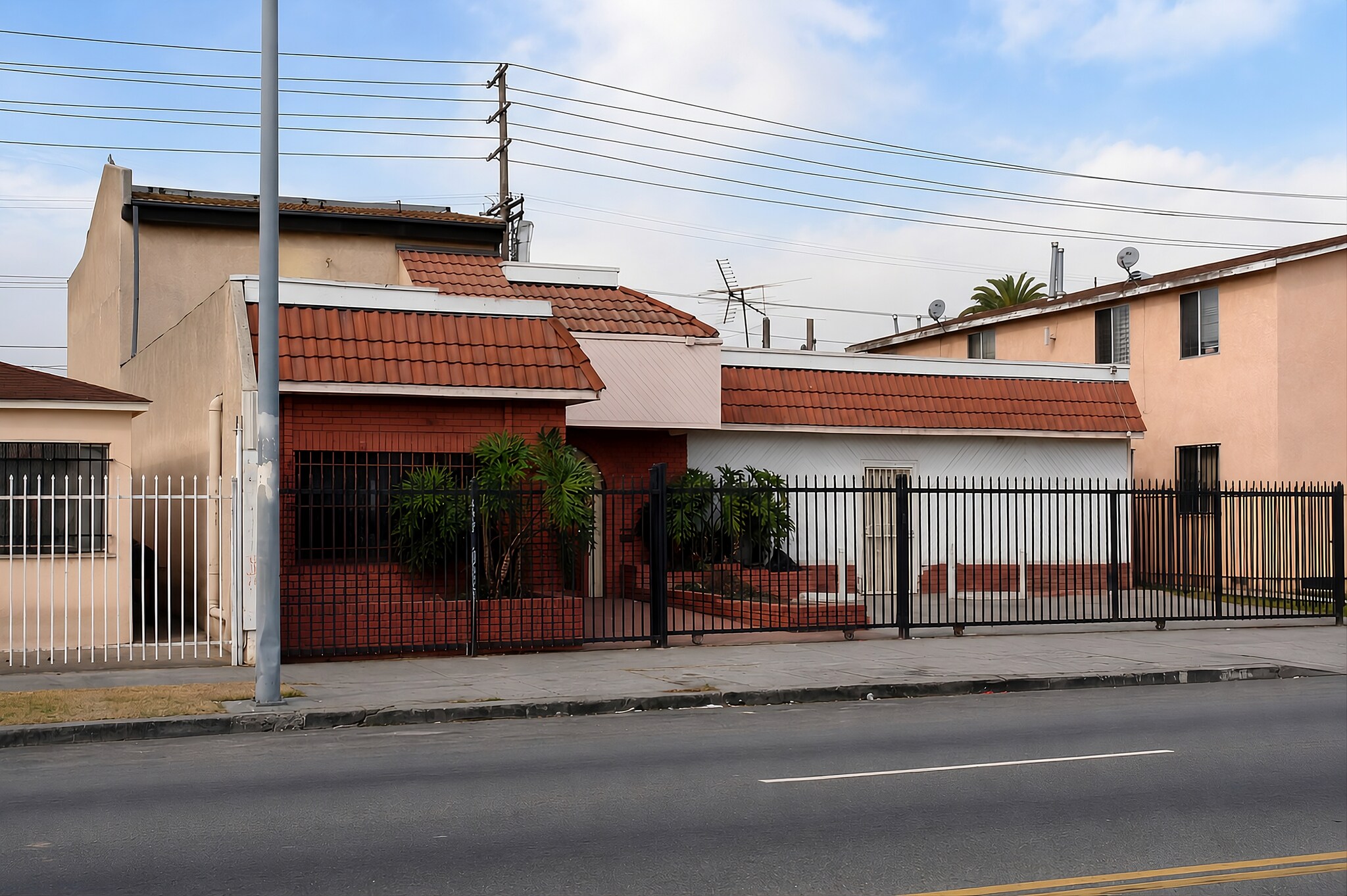 9511 S San Pedro St, Los Angeles, CA à vendre Photo de l’immeuble– Image 1 sur 3