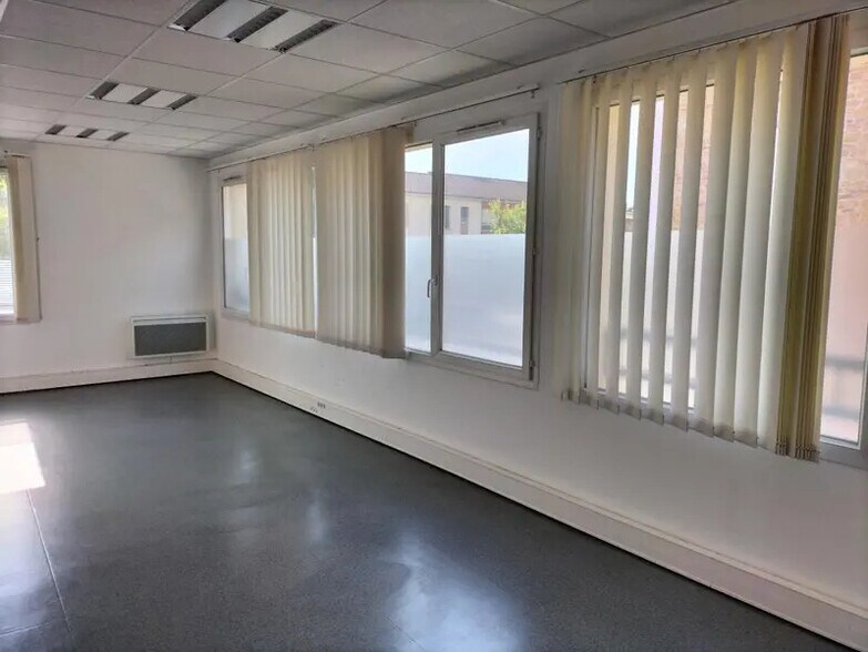 756 Rue Edouard Herriot, Jassans-Riottier à louer - Photo de l’immeuble – Image 2 sur 21