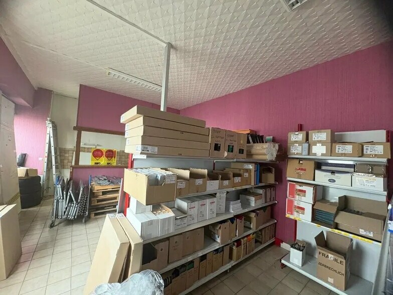 Local d’activités dans Savigny-le-Temple à louer - Photo intérieure – Image 1 sur 7