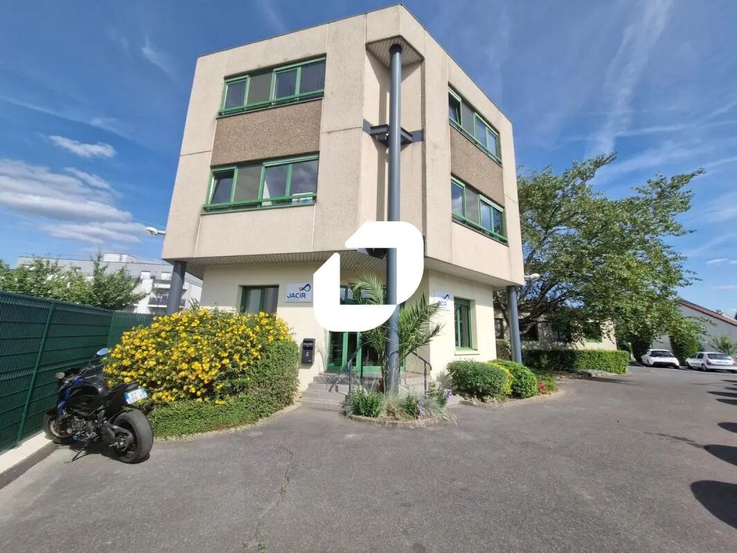 Bureau dans Pontault-Combault à vendre Photo de l’immeuble– Image 1 sur 15