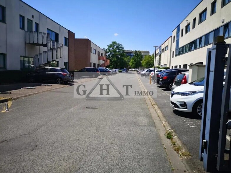 Bureau dans Neuilly-Plaisance à vendre - Photo de l’immeuble – Image 3 sur 12