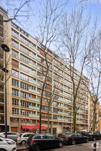 Bureau dans 15-17 Rue De Remusat, Paris à louer - Photo de l’immeuble – Image 3 sur 6