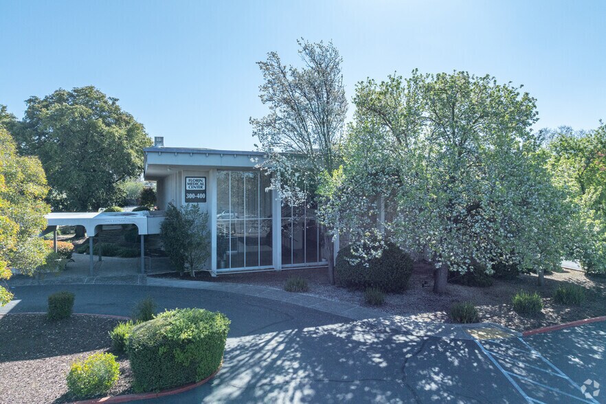 7275 E Southgate Dr, Sacramento, CA à louer - Photo de l’immeuble – Image 3 sur 11