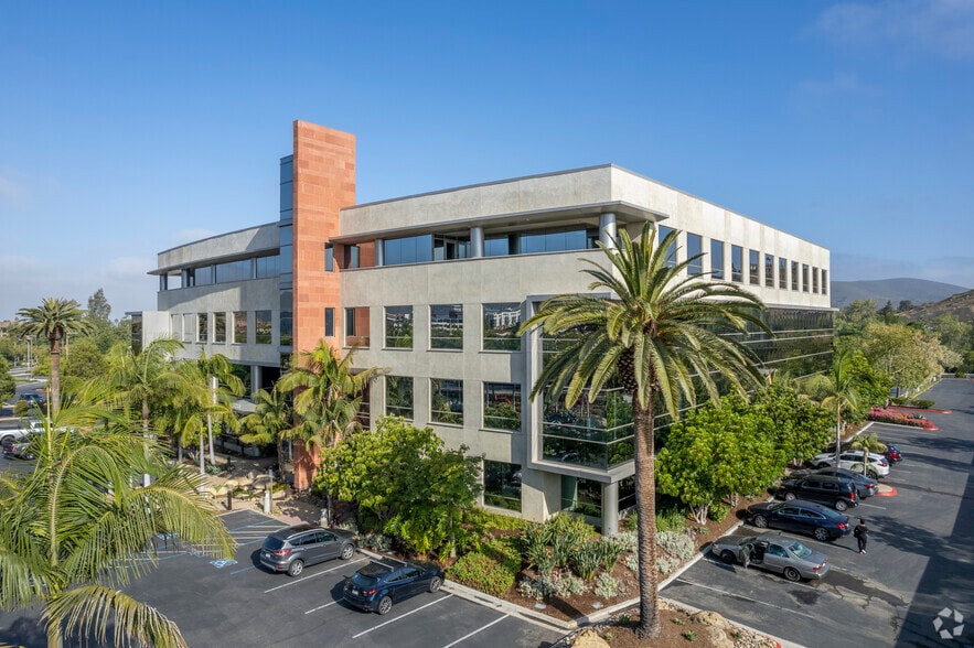 300 Rancheros Dr, San Marcos, CA à louer - Photo principale – Image 1 sur 14