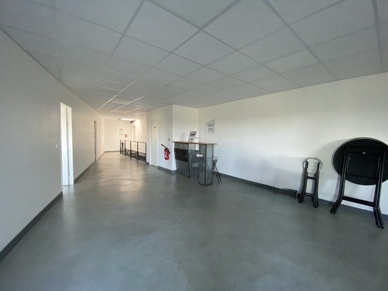 1 Village Artisanal Du Clouet, Pompignac à vendre - Photo de l’immeuble – Image 3 sur 11