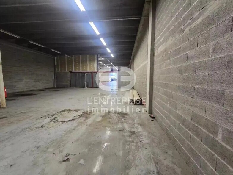 Industriel/Logistique dans Vallauris à louer - Photo de l’immeuble – Image 2 sur 4