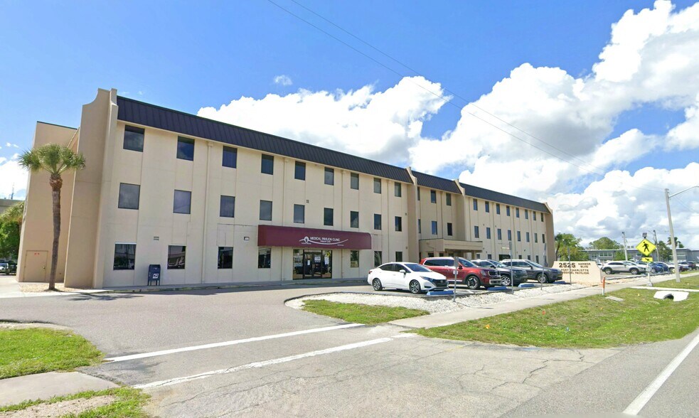 2525 Harbor Blvd, Port Charlotte, FL à louer - Photo de l’immeuble – Image 1 sur 22